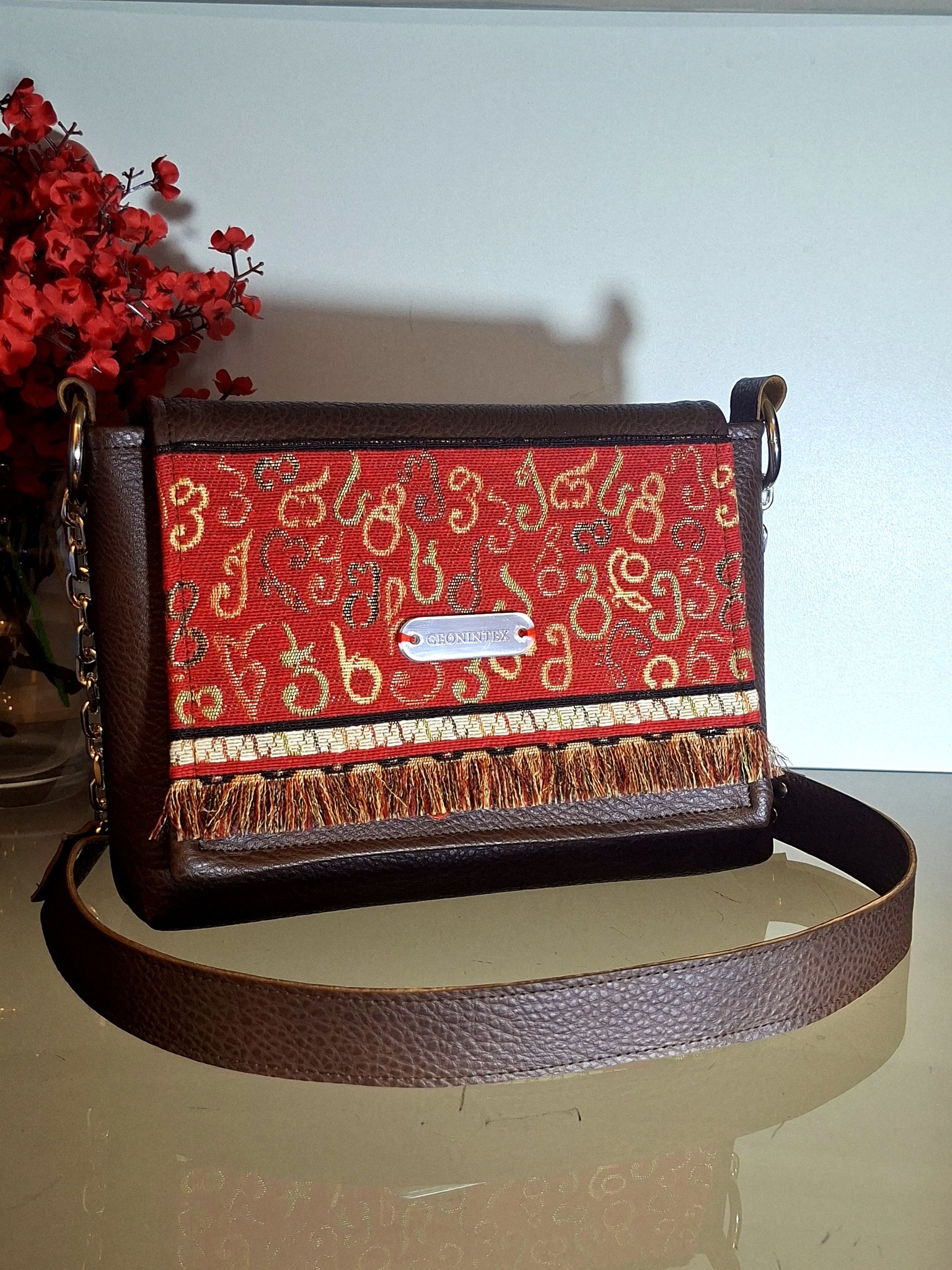 ჩანთა აფრიკული ნიანგის კუდით